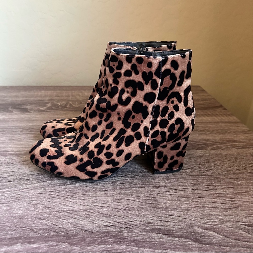 Leopard Print Velvet Ankle Boots,  Size 7.5 Fall Autumn